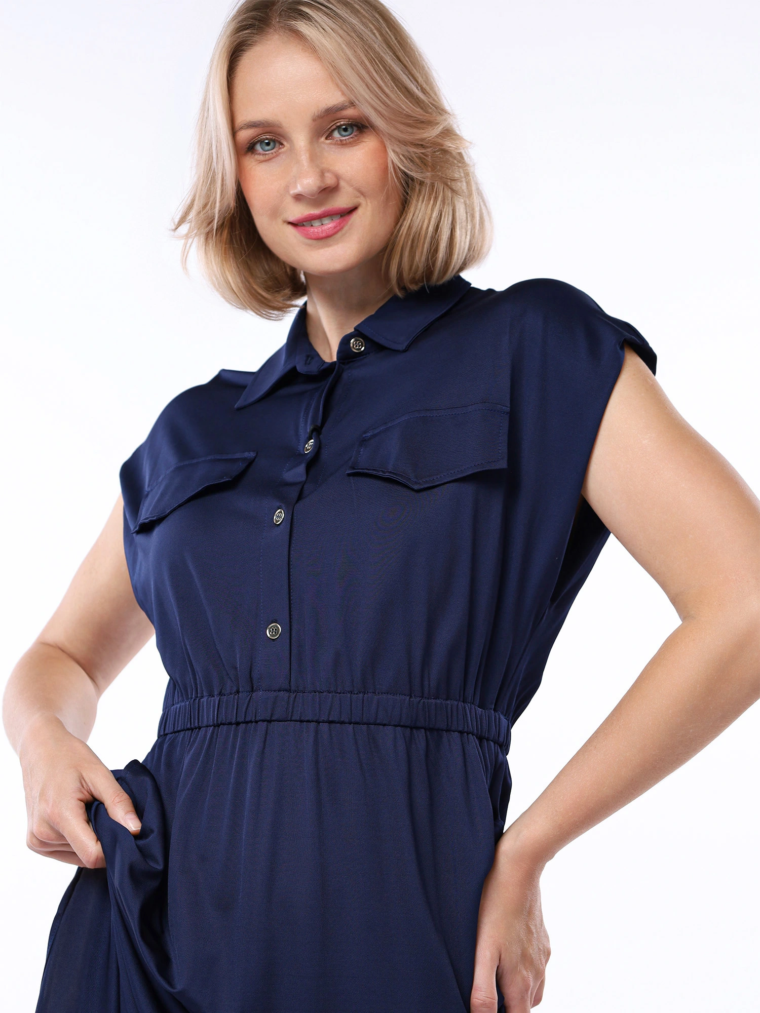 Платье из смесовой вискозы с боковыми разрезами